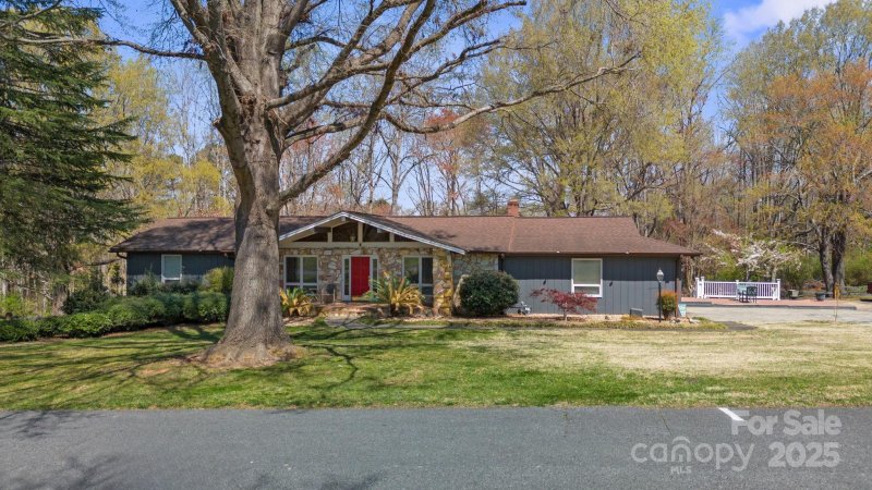 Property image 2 of 118 Lakewood Drive in Woodbridge, Kings Mountain, NC 28086