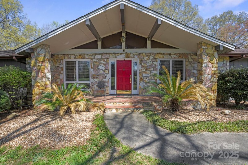 Property image 3 of 118 Lakewood Drive in Woodbridge, Kings Mountain, NC 28086