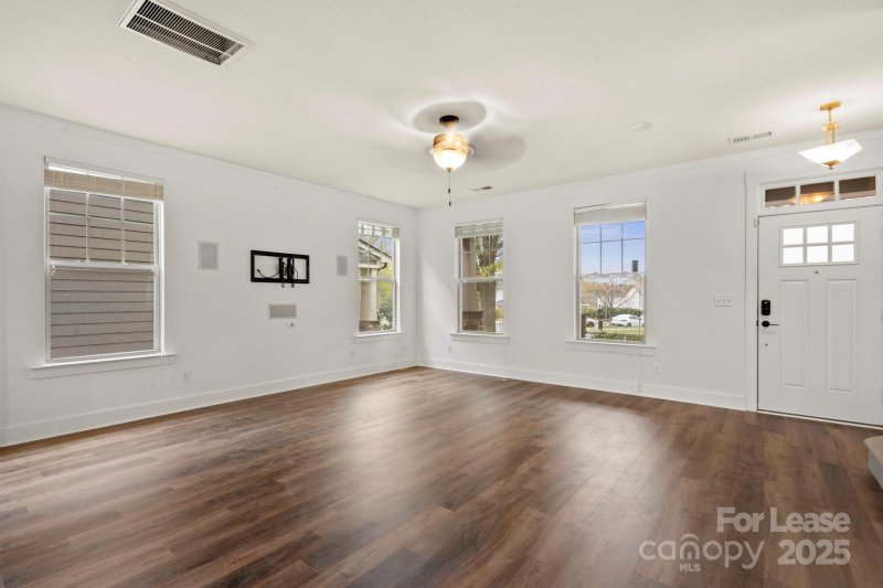 Property image 4 at 2408 Double Oaks Road, Charlotte, NC 28206