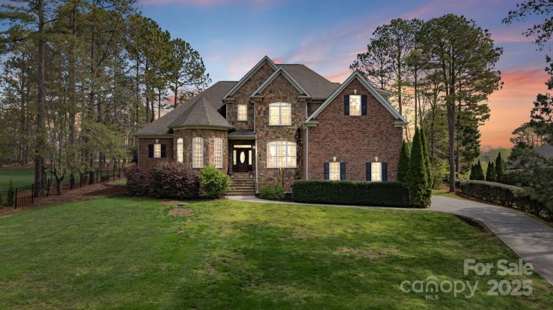 Property image 2 of 116 Whispering Cove Court in Northington Woods, Mooresville, NC 28117