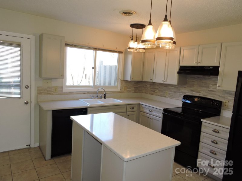 Property image 2 at 37 Elderberry Lane, Asheville, NC 28805