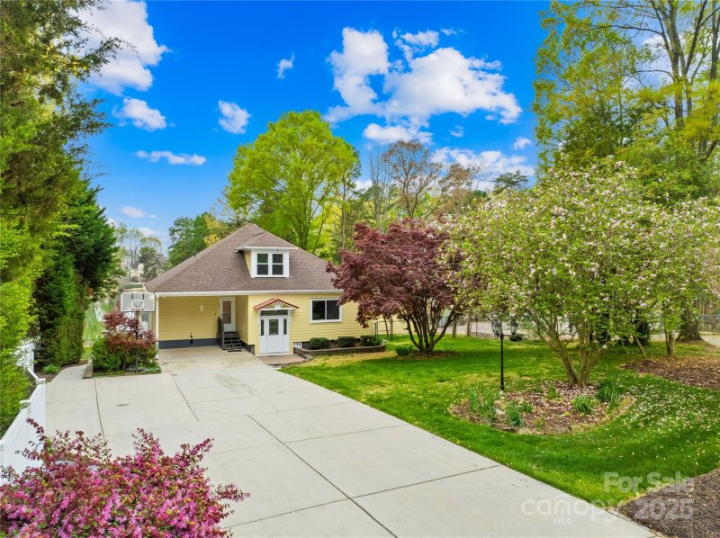 Property image 2 at 158 Regency Road, Mooresville, NC 28117