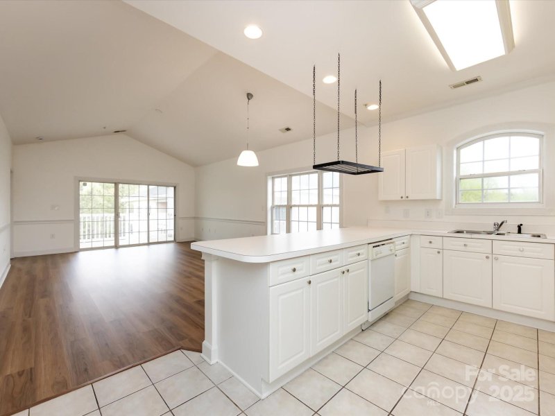 Property image 5 at 9287 Meadow Vista Road, Charlotte, NC 28213