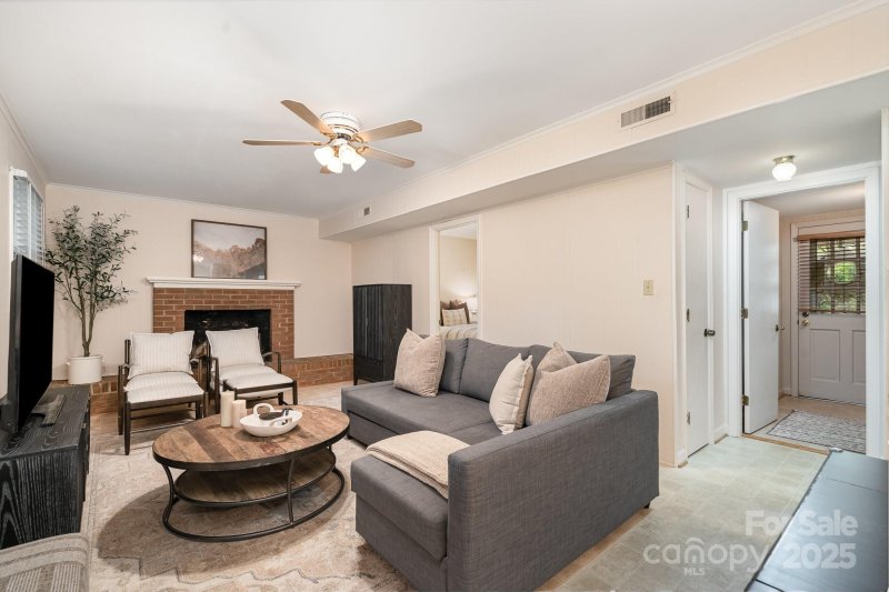 Property image 2 at 5329 Glenbrier Drive, Charlotte, NC 28212