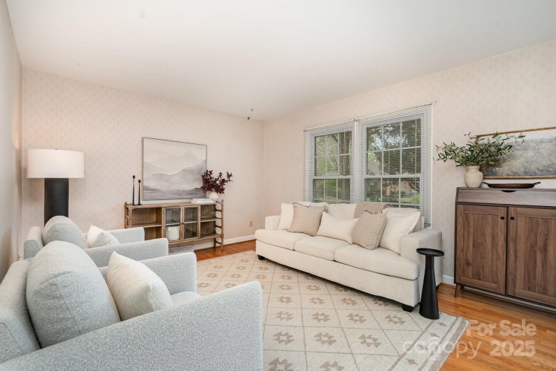 Property image 4 at 5329 Glenbrier Drive, Charlotte, NC 28212