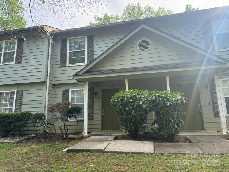 Property image 2 of 3912 Briarhill Drive in Milton Commons, Charlotte, NC 28215