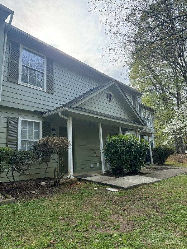 Property image 3 of 3912 Briarhill Drive in Milton Commons, Charlotte, NC 28215