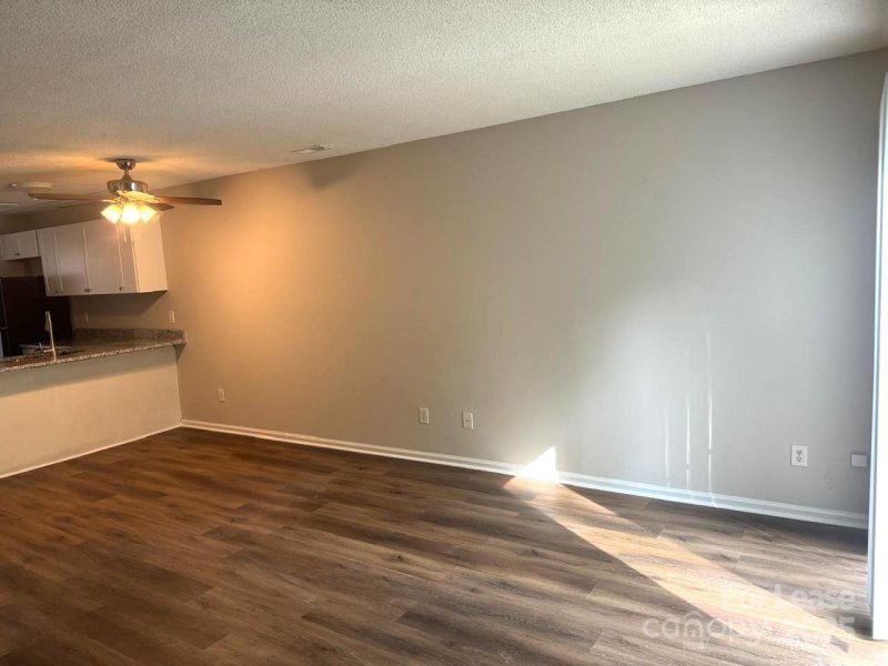 Property image 4 of 3912 Briarhill Drive in Milton Commons, Charlotte, NC 28215