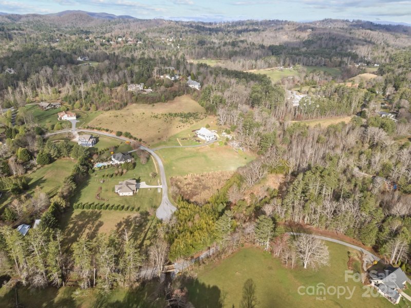 Property image 4 of 425 Nelson Valley Lane in Avirea, Hendersonville, NC 28739