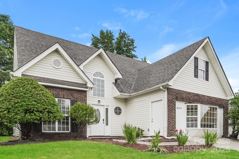 Property image 4 at 8209 Vermilion Drive, Charlotte, NC 28215