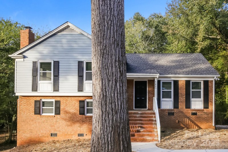 5805 Quiet Cove Court