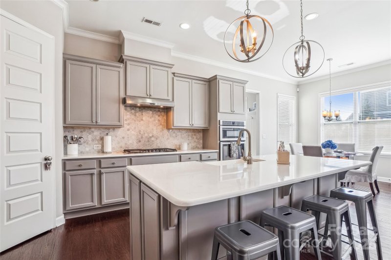 15402 Country Lake Drive