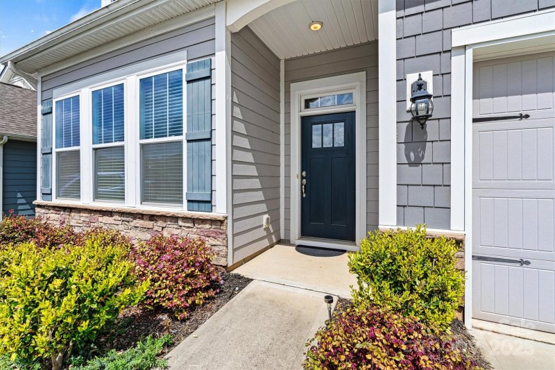 Property image 4 of 7850 Fountaingrass Lane in Bridgewater at Sherrills Ford, Sherrills Ford, NC 28673