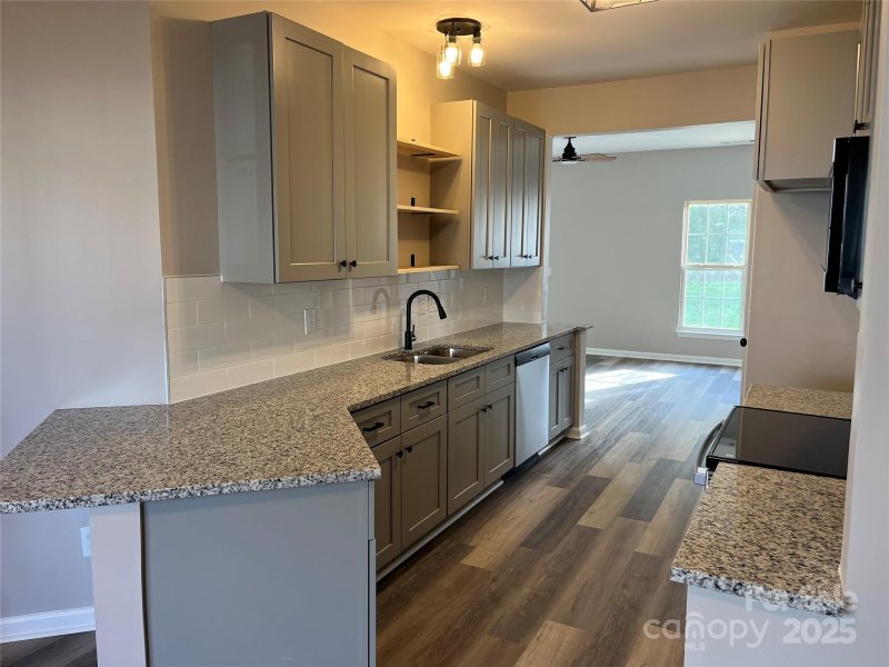 Property image 4 at 2006 Cramerton Village Drive, Cramerton, NC 28032