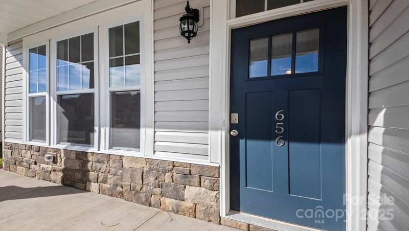 Property image 2 at 606 Fox Cove Road, Hendersonville, NC 28792