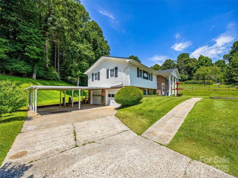 Property image 3 of 1482 Island Ford Road in Barberry Heights, Brevard, NC 28712