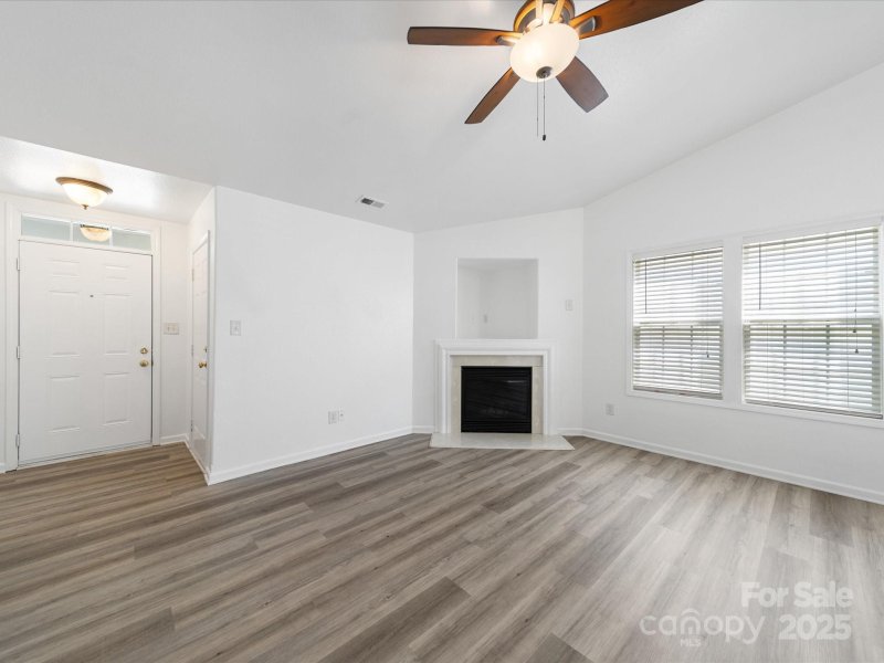 Property image 5 at 10441 Hugue Way, Charlotte, NC 28214