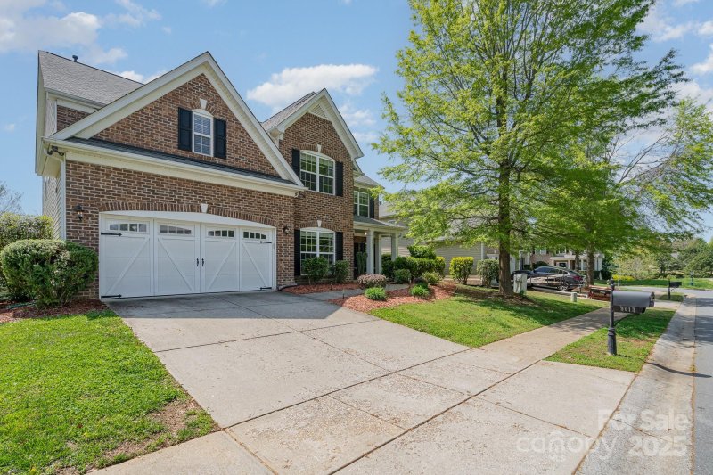 Property image 3 of 9013 Gailes Drive in Berewick, Charlotte, NC 28278