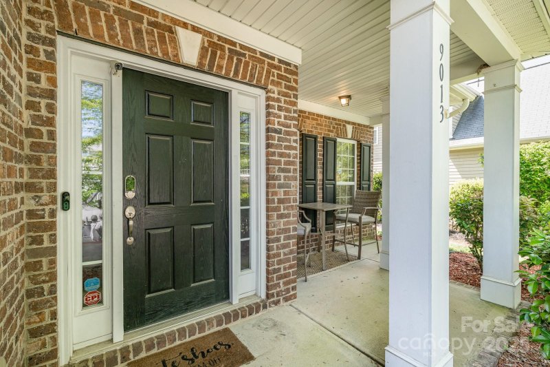 Property image 5 of 9013 Gailes Drive in Berewick, Charlotte, NC 28278