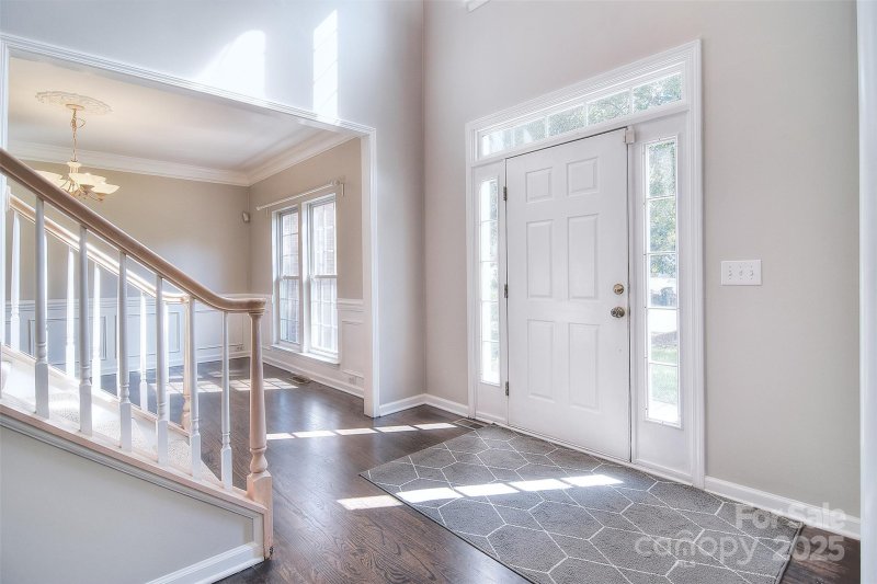 Property image 3 of 15964 Cumnor Lane in Kenilworth, Charlotte, NC 28277