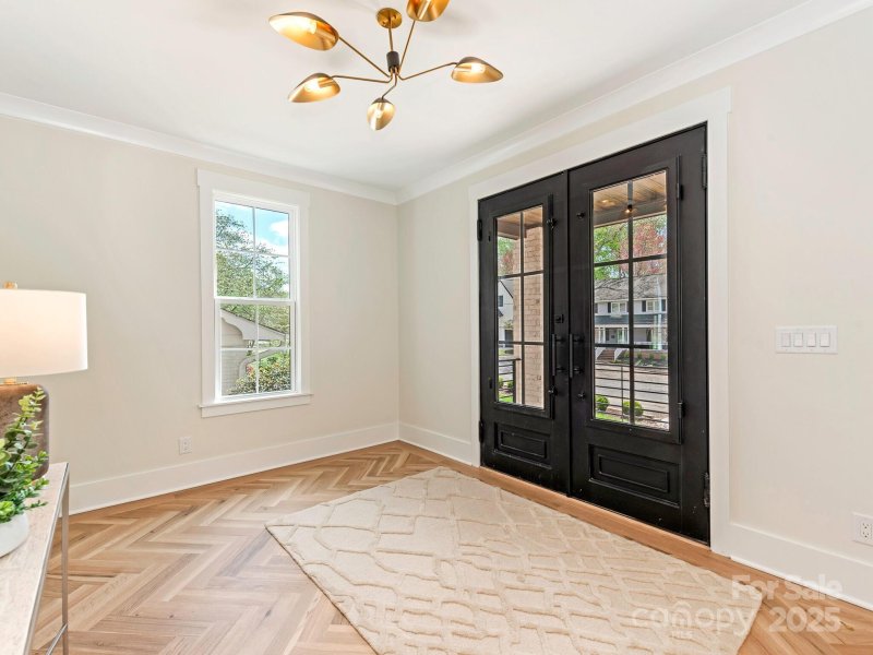 Property image 4 of 2909 Hanson Drive in Myers Park, Charlotte, NC 28207