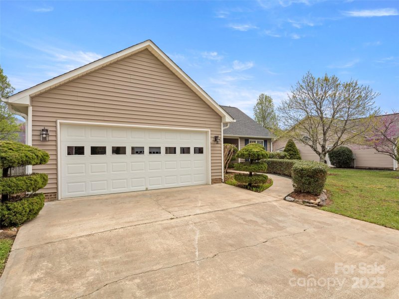 Property image 4 at 135 S Sunberry Trail, Fletcher, NC 28732