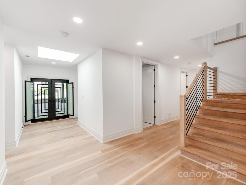 Property image 3 of 117 Wrenwood Lane in Eastover, Charlotte, NC 28211