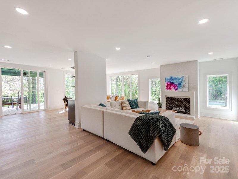 Property image 5 of 117 Wrenwood Lane in Eastover, Charlotte, NC 28211