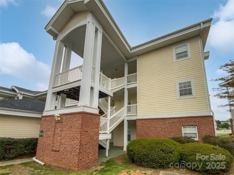 8929 Meadow Vista Road