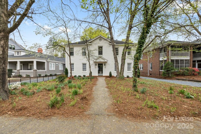 Property image 2 at 2112 Crescent Avenue, Charlotte, NC 28207