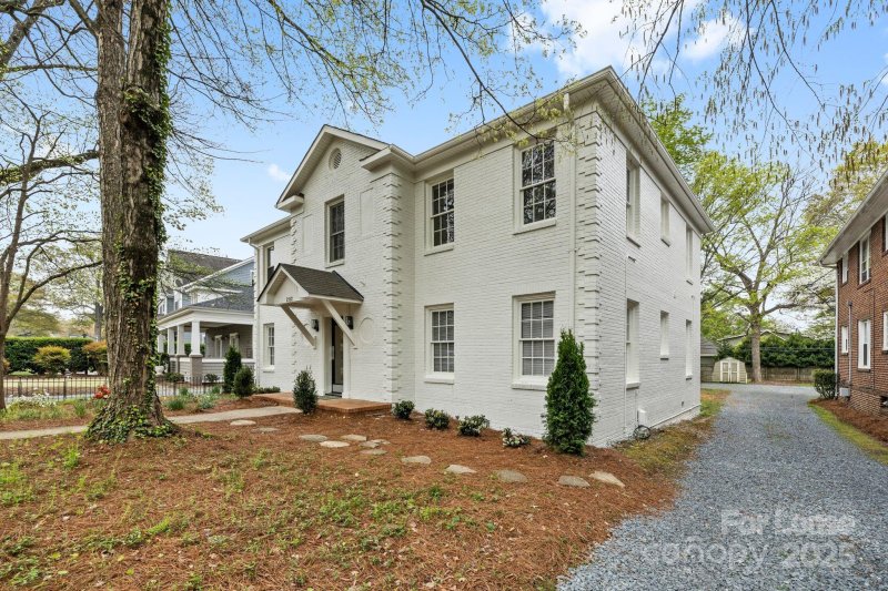 Property image 3 at 2112 Crescent Avenue, Charlotte, NC 28207