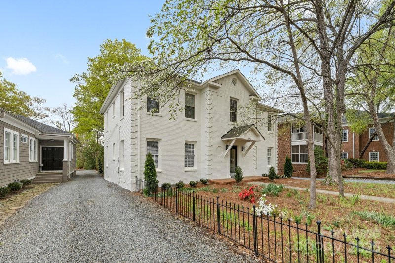 Property image 5 at 2112 Crescent Avenue, Charlotte, NC 28207