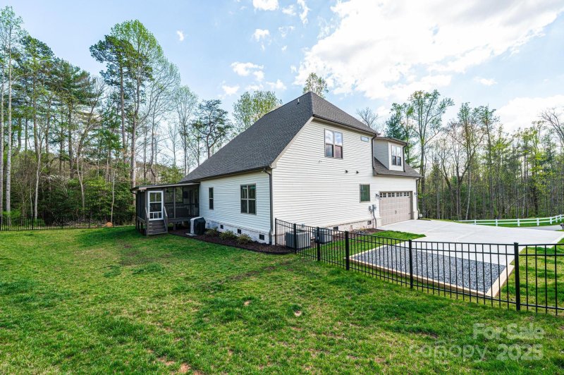 Property image 2 at 112 Whitman Court, Taylorsville, NC 28681