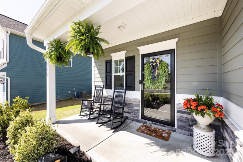 Property image 2 at 325 Crandon Road, Mount Holly, NC 28120