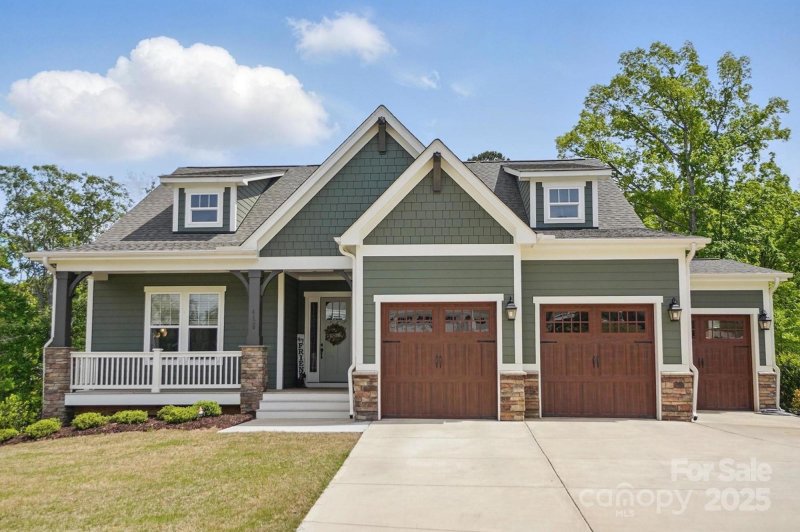 McLean Overlake, Belmont Community