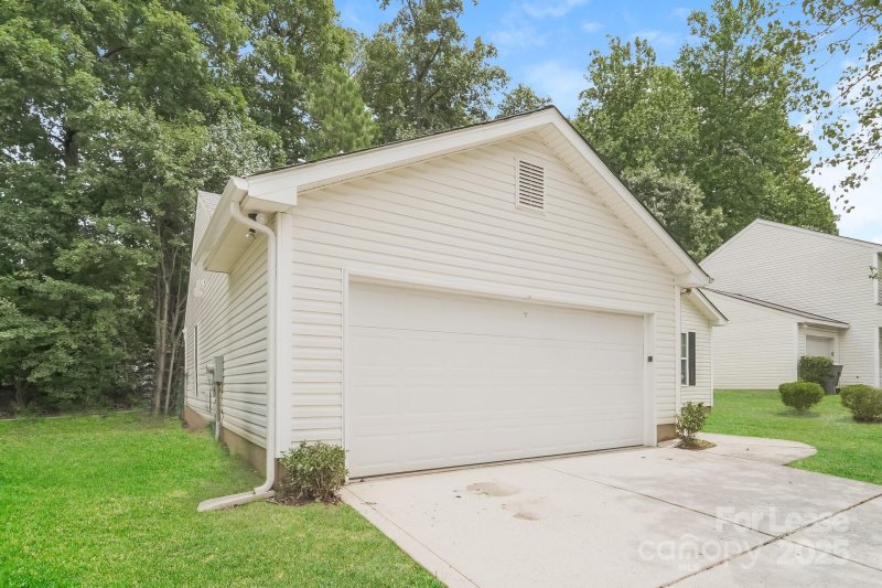 Property image 4 at 340 Graham Meadow Drive, Charlotte, NC 28213