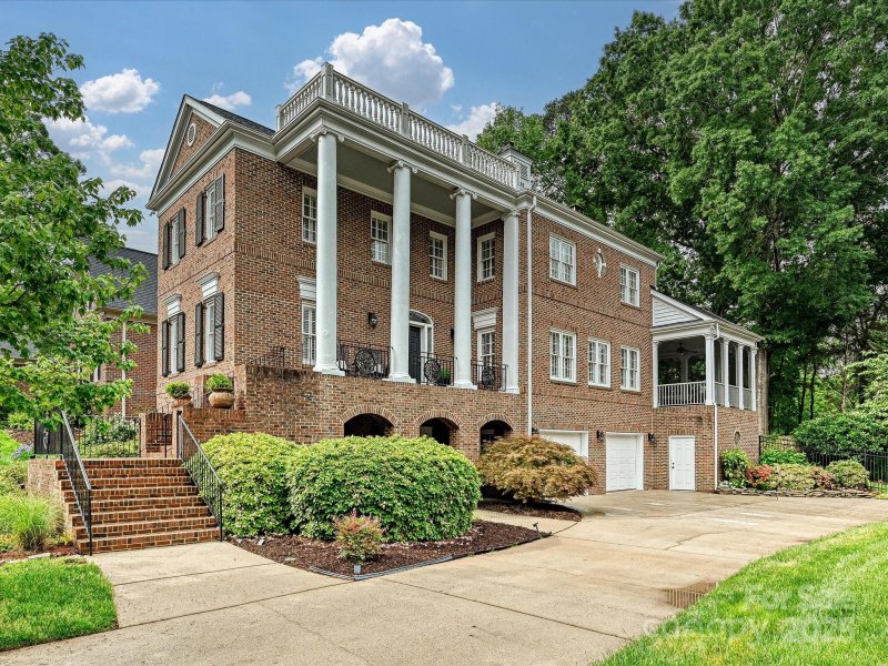 8623 Tullamore Park Circle