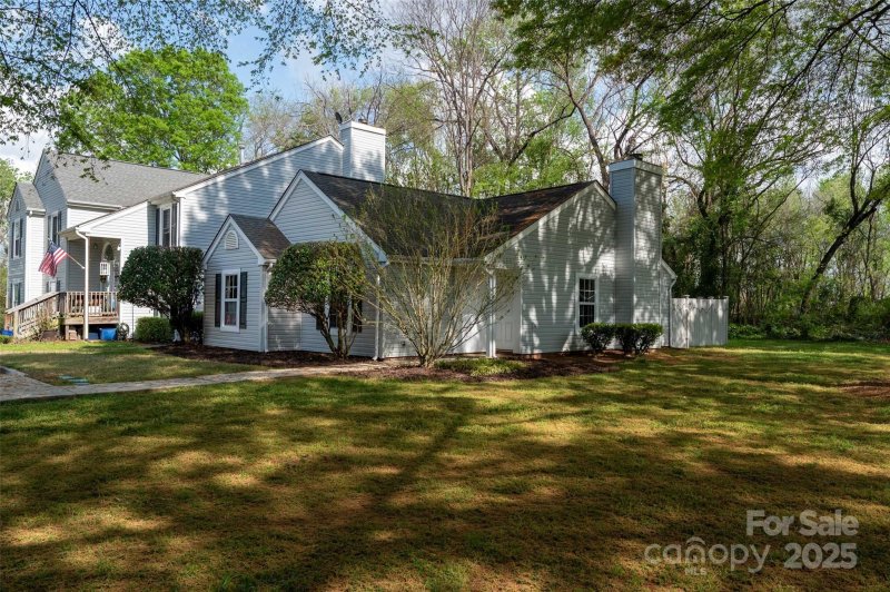 1532 Hunt Club Court