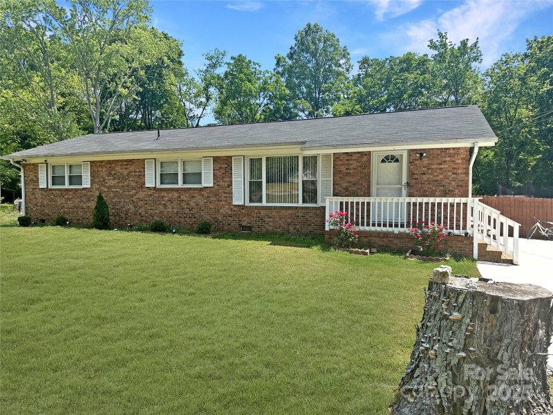 Property image 2 of 1121 Rembrandt Drive in Picture Park, Concord, NC 28027