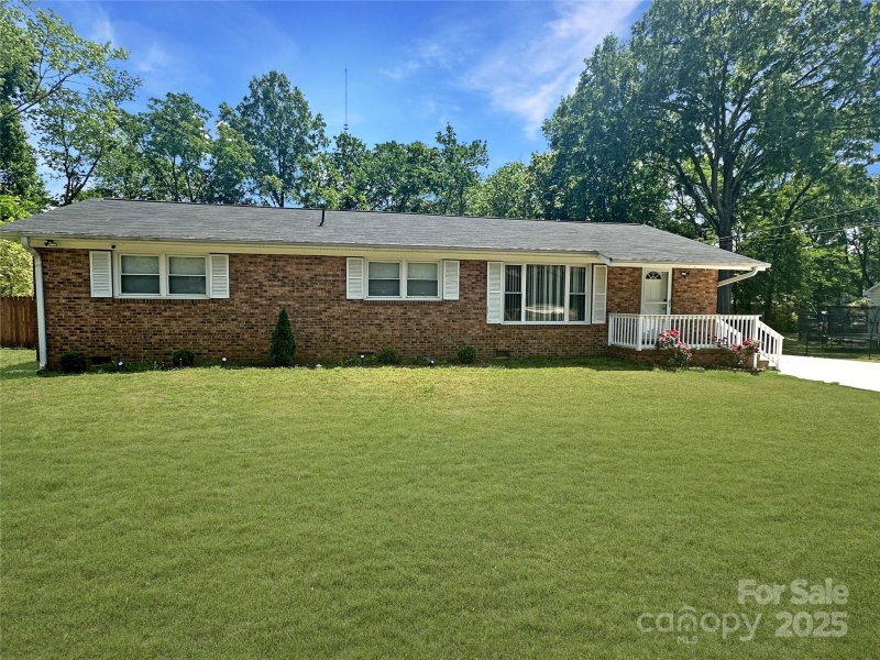 Property image 3 of 1121 Rembrandt Drive in Picture Park, Concord, NC 28027