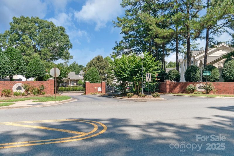 Property image 4 of 6308 Royal Celadon Way in Avalon at Mallard Creek, Charlotte, NC 28269