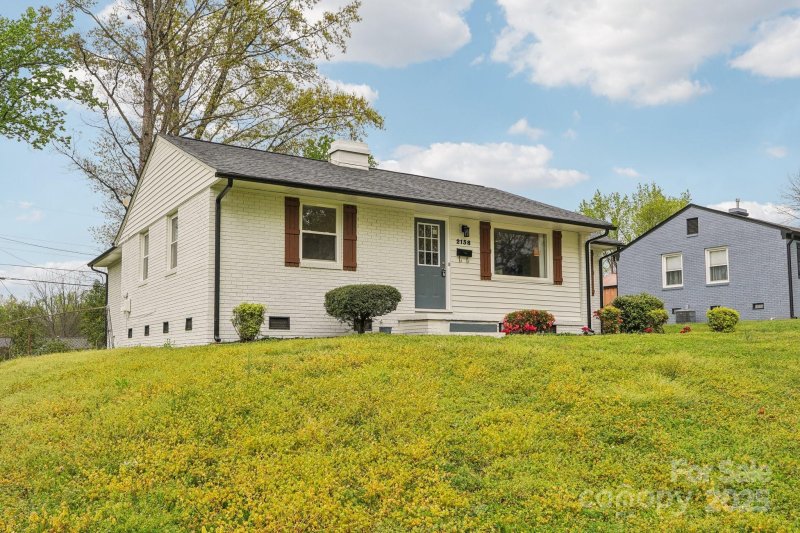 Property image 2 at 2138 Syracuse Drive, Charlotte, NC 28216