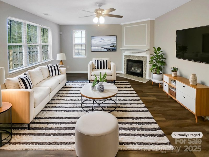 Property image 2 of 9527 Scotland Hall Court in Southampton, Charlotte, NC 28277