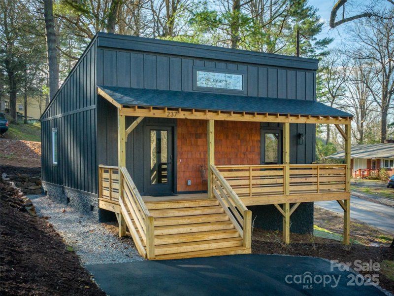 Property image 5 of 235 Royal Pines Drive in Royal Pines, Arden, NC 28704