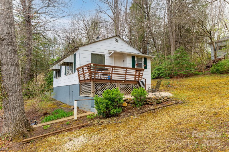 Property image 2 of 114 Cragmont Road in Methodist Colony, Black Mountain, NC 28711