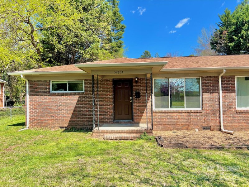 Property image 2 at 5435 Lantana Avenue, Charlotte, NC 28212