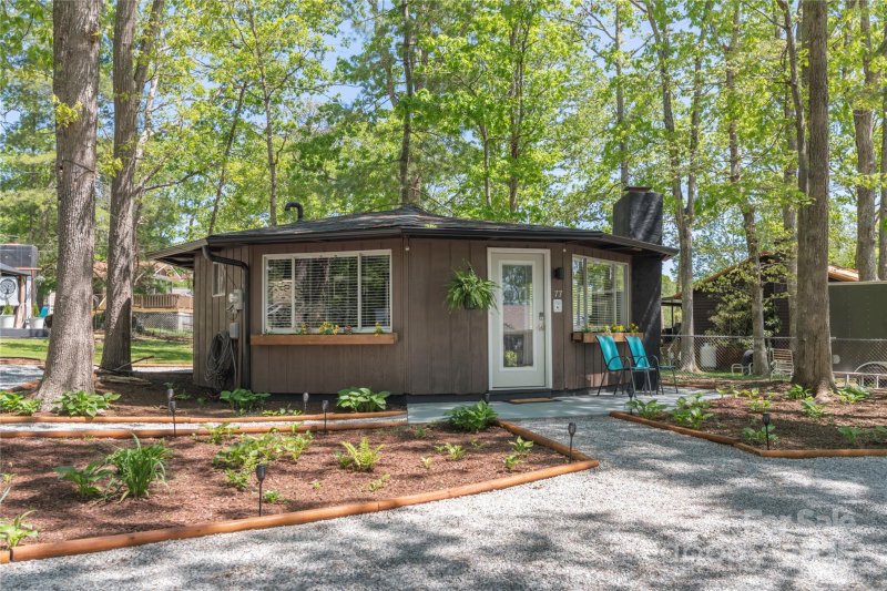 Mountain Heights, Arden Community