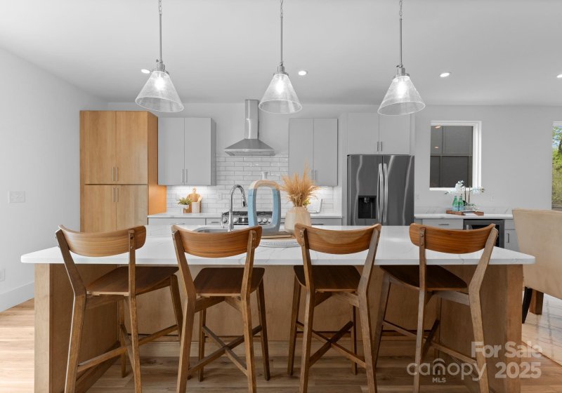 Property image 5 of 215 Keswick Avenue in Lockwood, Charlotte, NC 28206