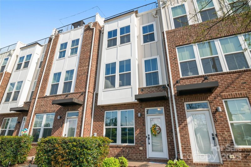 Property image 3 at 224 Parkwood Avenue, Charlotte, NC 28206