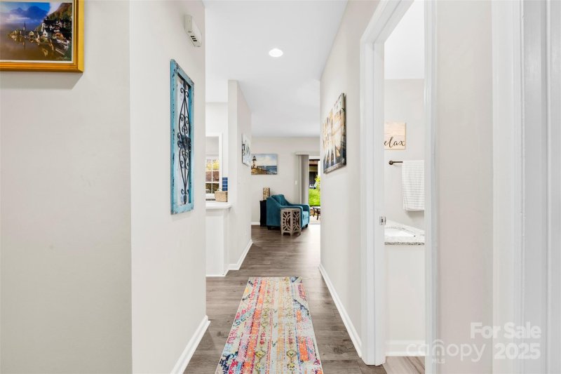 Property image 3 at 3224 Selwyn Farms Lane, Charlotte, NC 28209